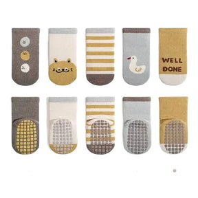 5-Pack Cartoon Plush Socks - Petite Cove 