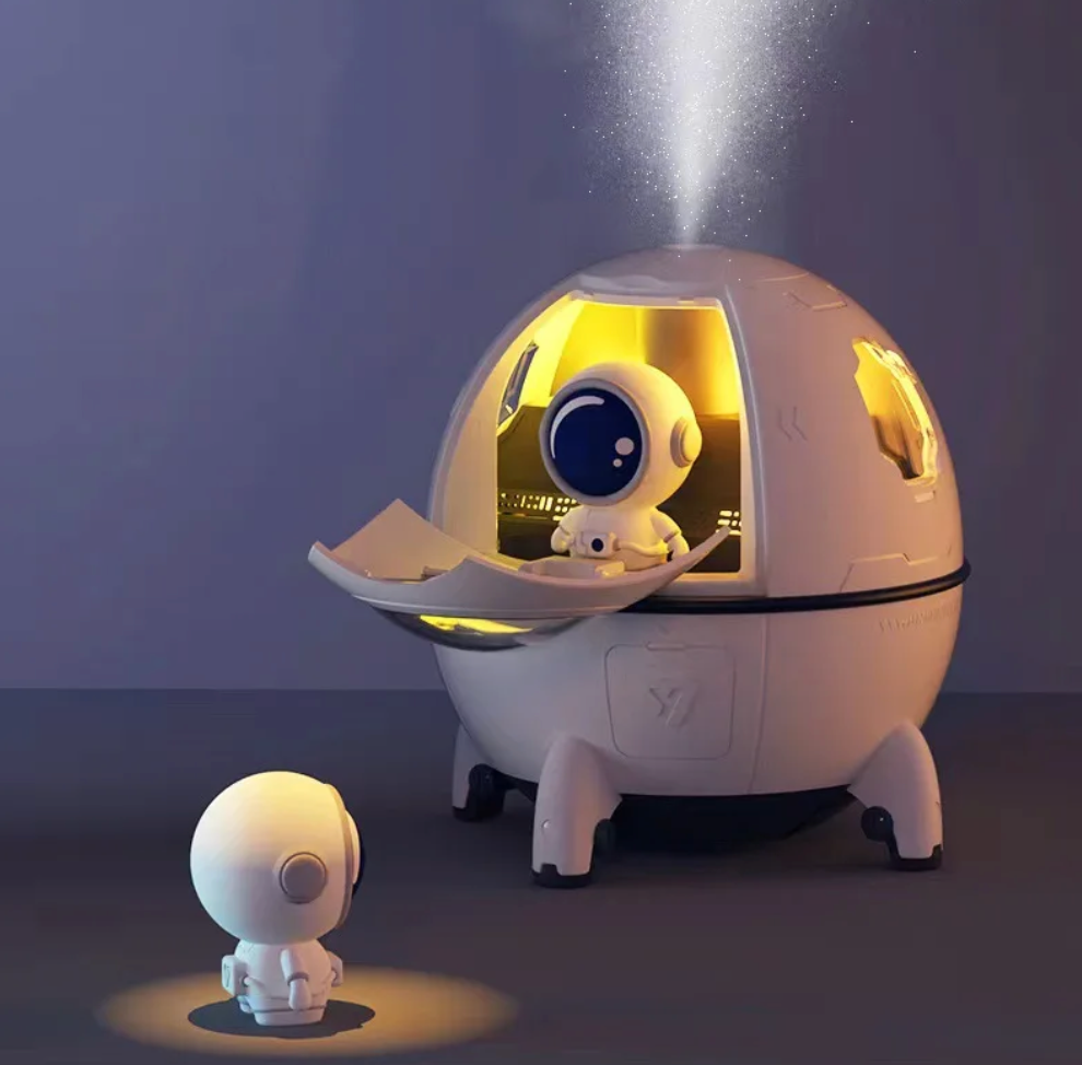 Petite Astronaut Humidifier - Petite Cove 